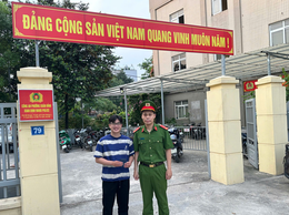 Công an phường Xuân Đỉnh nhanh chóng hỗ trợ tìm chủ nhân và trao trả tài sản cho người dân