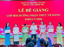 Trung tâm Chính trị phường Tây Hồ tổ chức Lễ bế giảng lớp bồi dưỡng nhận thức về Đảng khóa V/2026