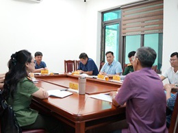 Đồng chí Nguyễn Huy Hoàng - Phó Bí thư Đảng ủy, Chủ tịch UBND xã tiếp công dân định kỳ tháng 6/2026