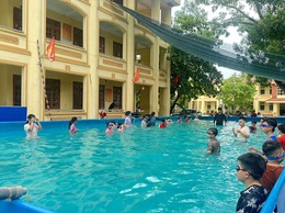 Hồng Sơn khai mạc lớp phổ cập bơi phòng, chống đuối nước, tai nạn thương tích cho trẻ em hè năm 2026