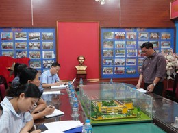 Lãnh đạo phường Phú Diễn kiểm tra điều kiện cơ sở vật chất tổ chức Kỳ thi tốt nghiệp THPT năm 2026 trên địa bàn
