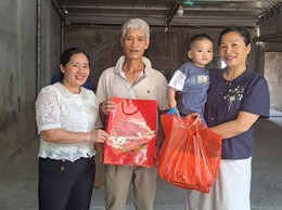 HỘI LIÊN HIỆP PHỤ NỮ XÃ HƯNG ĐẠO TỔ CHỨC CHƯƠNG TRÌNH TRAO TẶNG “MẸ ĐỠ ĐẦU” CHO TRẺ EM MỒ CÔI CÓ HOÀN CẢNH ĐẶC BIỆT KHÓ KHĂN