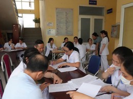 Phường Phú Diễn tổ chức khám sức khỏe định kỳ cho cán bộ, công chức, viên chức và người lao động