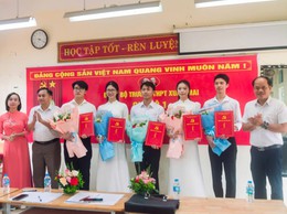 11 học sinh ưu tú của Trường THPT Xuân Mai vinh dự được kết nạp vào Đảng