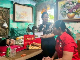 Hội Chữ thập đỏ xã Thượng Phúc thăm hỏi, động viên và  tặng quà cho cháu Nguyễn Việt Hà