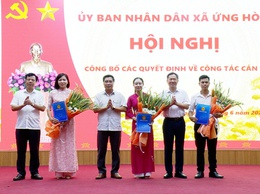 ỨNG HÒA CÔNG BỐ QUYẾT ĐỊNH BỔ NHIỆM LÃNH ĐẠO PHÒNG VĂN HÓA - XÃ HỘI VÀ TRUNG TÂM DỊCH VỤ TỔNG HỢP.