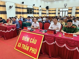 XÃ TRẦN PHÚ THAM DỰ HỘI NGHỊ SƠ KẾT MỘT NĂM VẬN HÀNH BỘ MÁY CỦA HỆ THỐNG CHÍNH TRỊ VÀ CHÍNH QUYỀN ĐỊA PHƯƠNG HAI CẤP