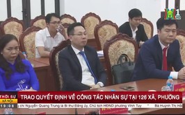 Trao quyết định về công tác nhân sự của xã Liên Minh