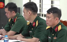 ĐOÀN CÔNG TÁC CỤM PHÒNG THỦ KHU VỰC 2 - PHÚC THỌ LÀM VIỆC TẠI XÃ MINH CHÂU