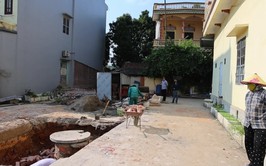 Tin truyền hình: Nhiều hộ dân tự giác tháo dỡ công trình bàn giao mặt bằng thực hiện Dự án cải tạo, nâng cấp Quốc lộ 6 đoạn Ba La - Xuân Mai