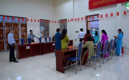 Cử tri xã Suối Hai nô nức đi bầu cử từ sáng sớm, gửi trọn niềm tin qua từng lá phiếu