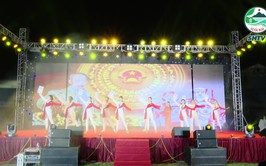 Rực rỡ đêm nghệ thuật chào mừng ngày hội bầu cử tại xã Suối Hai