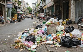 Bỏ rác đúng nơi quy định, giữ gìn môi trường sáng - xanh - sạch - đẹp là trách nhiệm của mỗi người dân