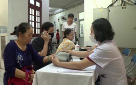 Trạm Y tế phường Cầu Giấy tư vấn, khám sức khỏe miễn phí cho người cao tuổi