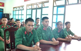 Phường Yên Nghĩa thăm, động viên chiến sĩ mới nhập ngũ năm 2026