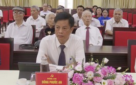 Hòa Lạc: Trang trọng Lễ trao tặng Huy hiệu 65, 60, 50, 45, 40 và 30 năm tuổi Đảng đợt 19/5/2026