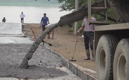 Xã Minh Châu triển khai sửa chữa tuyến đường ra bến đò phục vụ dân sinh