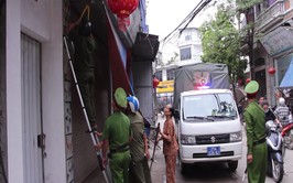 Tin truyền hình: Công an xã Phú Nghĩa tiếp tục thực hiện giải quyết điểm nghẽn trật tự đô thị, trật tự công cộng tại chợ Trường Yên