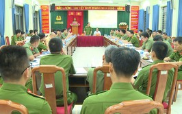 Đoàn công tác Công an thành phố Hà Nội làm việc với Công an xã Phúc Lộc về kết quả sau hơn 2 tháng thực hiện nhiệm vụ trên các mặt công tác