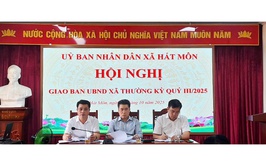 UBND xã: Giao ban thường kỳ đánh giá kết quả thực hiện nhiệm vụ Quý III, triển khai nhiệm vụ trọng tâm Quý IV năm 2025
