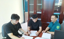 Hai anh em sinh đôi cùng viết đơn tình nguyện tham gia nghĩa vụ Công an nhân dân