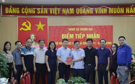 Phường Cửa Nam: trao quà hỗ trợ người dân bị ảnh hưởng mưa lũ