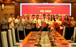 UBND xã Mỹ Đức công bố và trao các Quyết định bổ nhiệm chức vụ lãnh đạo quản lý các phòng chuyên môn