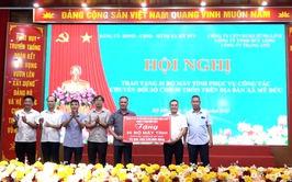 Xã Mỹ Đức trao tặng 35 bộ máy tính cho 35 thôn phục vụ công tác chuyển đổi số ở cơ sở