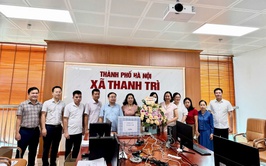 UBND xã Thanh Trì: Động viên, tặng quà lực lượng tham gia chiến dịch “90 ngày đêm làm sạch dữ liệu đất đai