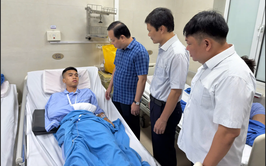 Lãnh đạo phường Văn Miếu – Quốc Tử Giám thăm hỏi chiến sĩ nghĩa vụ bị thương khi làm nhiệm vụ