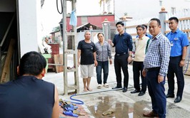 Xã Đa Phúc - Lãnh đạo thăm hỏi, động viên và tặng quà hộ dân bị ngập lụt!