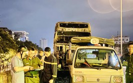 Kịp thời khống chế vụ cháy ô tô đầu kéo trên đường Vành đai 3