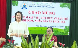 Đoàn giám sát của HĐND xã tiến hành giám sát công tác tổ chức ăn bán trú tại trường Tiểu học Vân Nam và trường Tiểu học Vân Hà