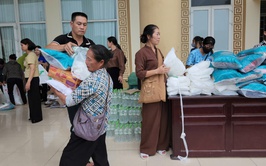 Hội Phật tử xã Phú Xuyên quyên góp ủng hộ đồng bào Thái Nguyên bị ảnh hưởng thiên tai