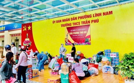 Phường Lĩnh Nam: Chung tay ủng hộ đồng bào bị ảnh hưởng bão lụt