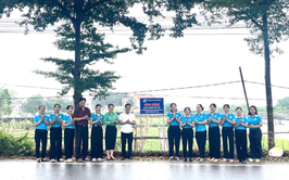 Hội Liên hiệp phụ nữ xã gắn biển công trình 
