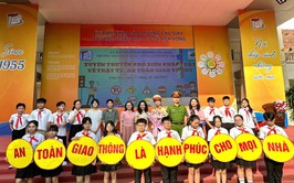 Công an phường Cầu Giấy tổ chức ngoại khóa tuyên tuyền pháp luật về trật tự an toàn giao thông cho học sinh trường THCS Dịch Vọng