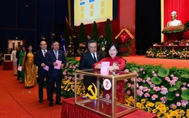 Chúc mừng đồng chí Bí thư Đảng ủy phường Cầu Giấy tham gia Ban Chấp hành Đảng bộ thành phố Hà Nội khóa XVIII, nhiệm kỳ 2025 - 2030