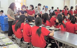 KIỂM TRA CÔNG TÁC TỔ CHỨC BỮA ĂN BÁN TRÚ, ĐẢM BẢO ĐIỀU KIỆN AN TOÀN THỰC PHẨM TẠI TRƯỜNG HỌC