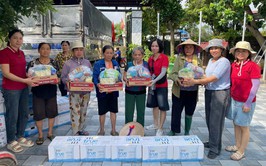 Người dân xã Dương Hoà sẻ chia cùng bà con vùng bão lũ