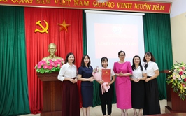 Chi bộ Trường Mầm non Trung Hòa tổ chức Lễ kết nạp
 Đảng viên mới
