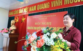 Phường Thanh Xuân tổ chức hội nghị công bố và trao quyết định nghỉ hưu cho cán bộ Trạm Y tế phường