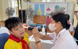 Theo dõi sức khỏe học sinh, phát hiện sớm, điều trị kịp thời các trường hợp mắc bệnh