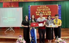 Tập huấn cấp cứu ban đầu cho cán bộ y tế và giáo viên trường THCS Long Biên