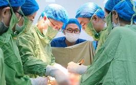 Phẫu thuật cứu sống sản phụ sinh con lần thứ 5 bị biến chứng rau cài răng lược