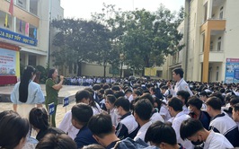 Gần 1000 học sinh Trung tâm Giáo dục nghề nghiệp - Giáo dục thường xuyên Mê Linh được phổ biến pháp luật về trật tự ATGT