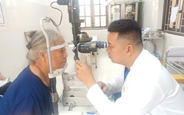 Trạm Y tế phường Xuân Phương tổ chức chiến dịch khám mắt, đo huyết áp, cấp phát thuốc miễn phí hưởng ứng Tháng hành động vì Người cao tuổi Việt Nam năm 2025 tại điểm Y tế Phương Canh và Nhà văn hóa TDP số 4 Miêu Nha.