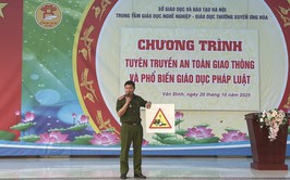 CÔNG AN XÃ VÂN ĐÌNH TUYÊN TRUYỀN LUẬT GIAO THÔNG CHO HỌC SINH TRUNG TÂM GDNN – GDTX ỨNG HÒA