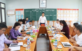 Thường trực Đảng uỷ xã làm việc với Trường THCS Trần Phú