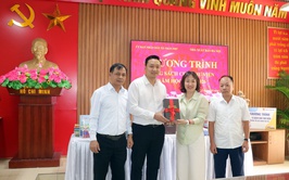 Nhà xuất bản Hà Nội: tặng hơn 700 đầu sách cho thư viện Trường Tiểu học Hoàng Văn Thụ và Trường Tiểu học Hữu Văn